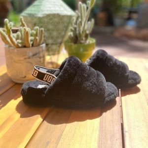 UGG Women’s Fluff Yeah Sandals, Black, Size 8